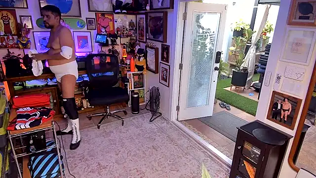 Snapshot of Briefs_bud chatting on December 2024 11:40:01 PM Briefs bud online show from December 2024 11:40:01 PM