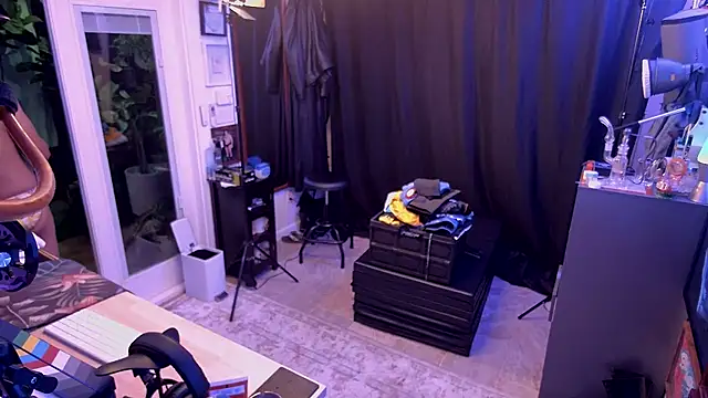 Briefs bud online show from December 2025 05:23:02 AM