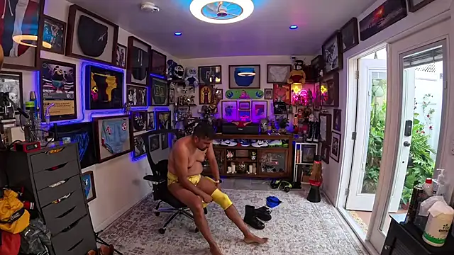 Snapshot of Briefs_bud chatting on September 2025 03:56:01 PM Briefs bud online show from September 2025 03:56:01 PM