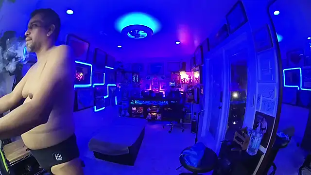 Snapshot of Briefs_bud chatting on February 2025 03:40:01 AM Briefs bud online show from February 2025 03:40:01 AM