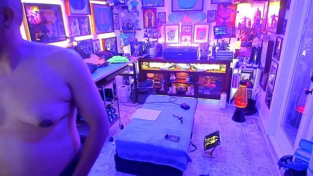 Snapshot of Briefs_bud chatting on October 2025 07:00:02 AM Briefs bud online show from October 2025 07:00:02 AM