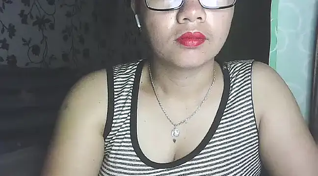 Snapshot of lovely_samxxx24 chatting on February 2025 07:06:02 PM lovely samxxx24 online show from February 2025 07:06:02 PM