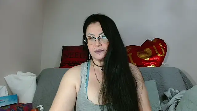 x  KHALEESI  x online show from October 2025 05:45:02 PM