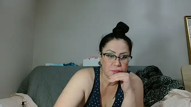 x  KHALEESI  x online show from October 2025 05:13:02 PM