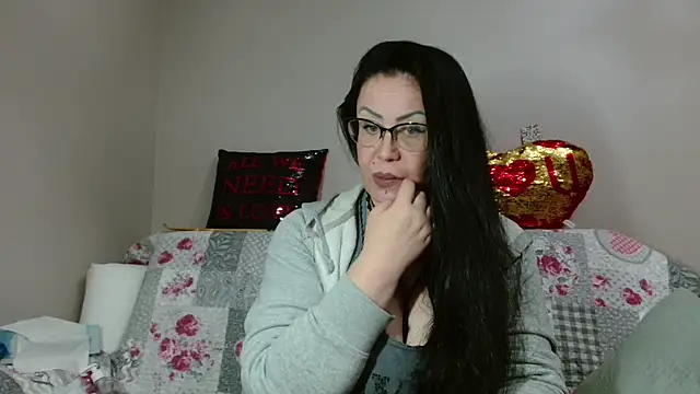 x  KHALEESI  x online show from November 2025 06:22:01 PM