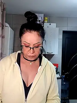 x  KHALEESI  x online show from October 2025 12:39:01 PM