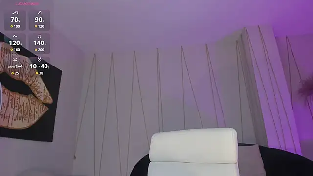 NiaHolland online show from April 2026 07:58:01 PM