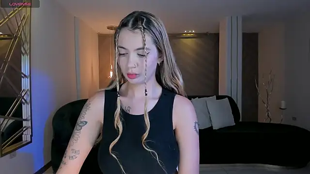 NiaHolland online show from October 2025 05:14:02 PM
