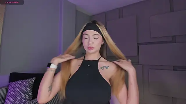 NiaHolland online show from March 2026 07:24:02 PM