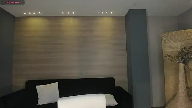 NiaHolland online show from February 2026 05:36:01 PM