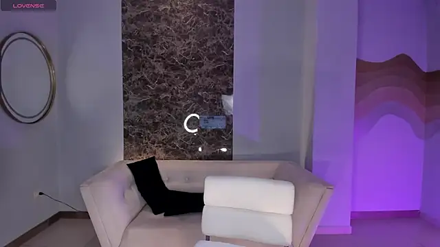 NiaHolland online show from February 2026 05:45:02 PM