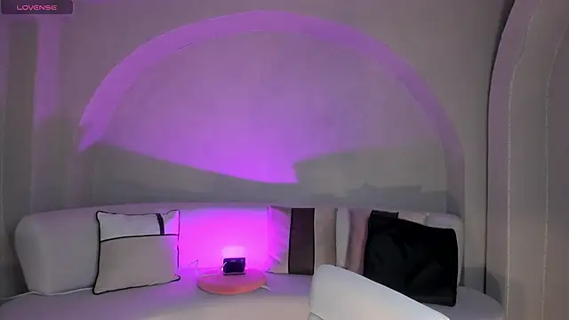 NiaHolland online show from October 2025 07:57:02 PM