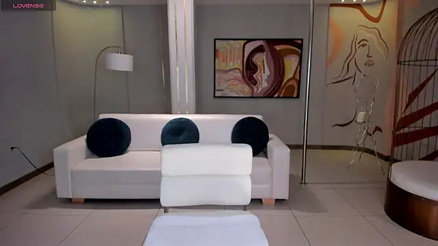 NiaHolland online show from April 2026 08:15:01 PM