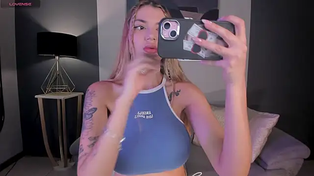 NiaHolland online show from September 2025 11:16:01 PM
