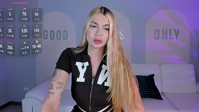 NiaHolland online show from July 2026 07:47:02 PM