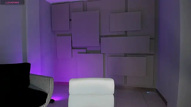 NiaHolland online show from March 2026 07:19:01 PM