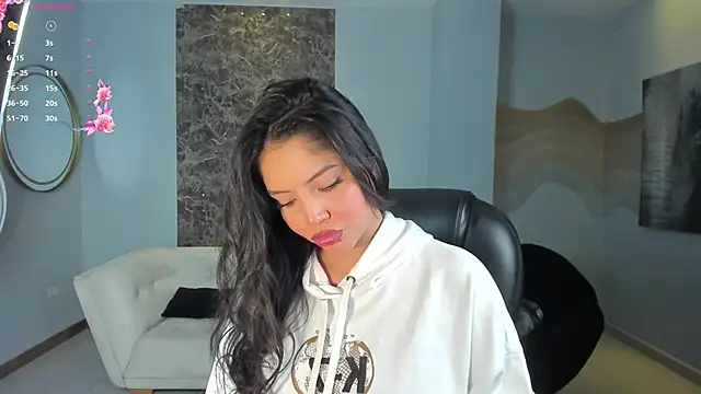 Snapshot of NinaMichelle chatting on June 2026 10:43:02 AM NinaMichelle online show from June 2026 10:43:02 AM