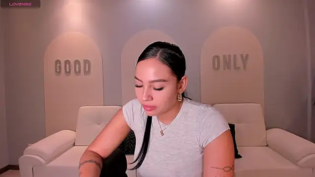 MollyJones  online show from June 2026 07:24:01 PM