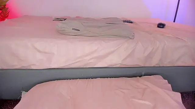 hot booty  online show from April 2026 06:11:01 PM