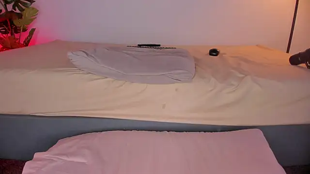 hot booty  online show from May 2026 09:09:01 PM
