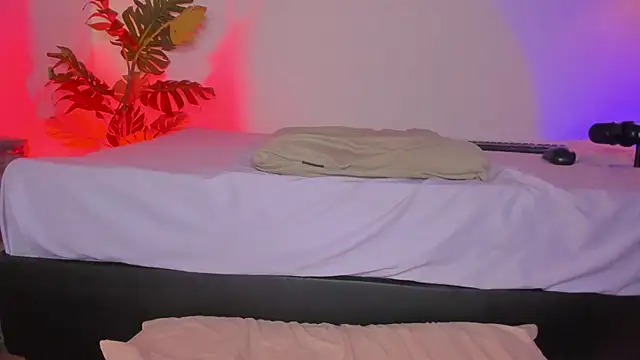 Snapshot of hot_booty_ chatting on December 2025 11:04:01 PM hot booty online show from December 2025 11:04:01 PM