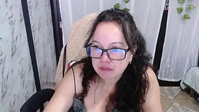 Snapshot of Sonialorens_ chatting on February 2025 02:13:02 PM Sonialorens  online show from February 2025 02:13:02 PM