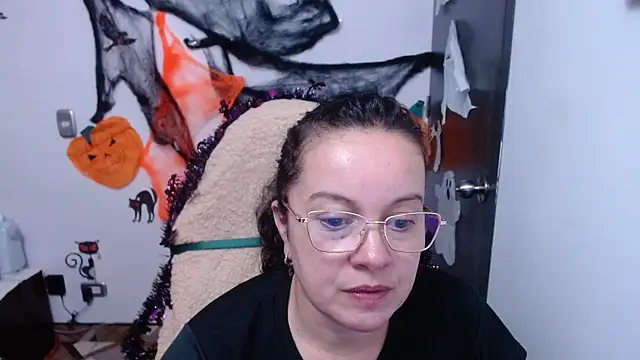 Sonialorens  online show from October 2025 04:59:02 PM