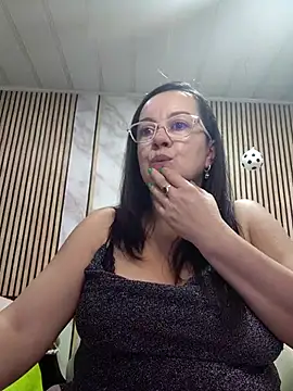 Snapshot of Sonialorens_ chatting on June 2026 08:04:01 PM Sonialorens online show from June 2026 08:04:01 PM