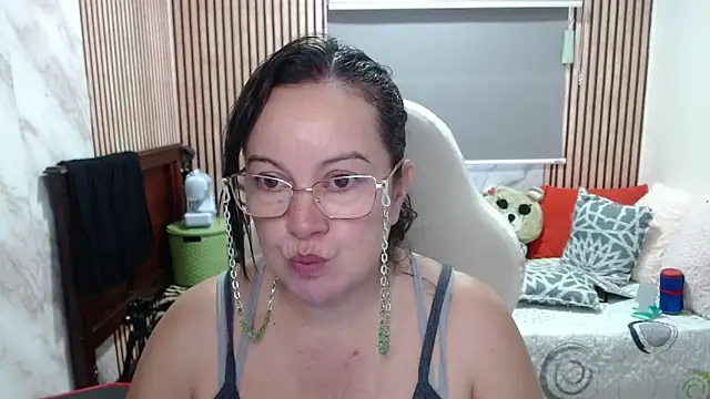 Snapshot of Sonialorens_ chatting on May 2026 04:02:01 PM Sonialorens online show from May 2026 04:02:01 PM