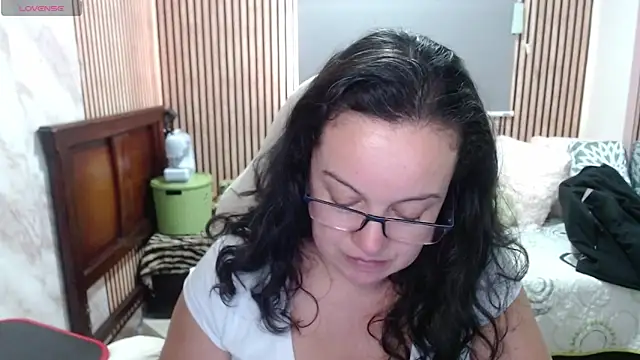 Snapshot of Sonialorens_ chatting on May 2026 10:37:02 PM Sonialorens online show from May 2026 10:37:02 PM