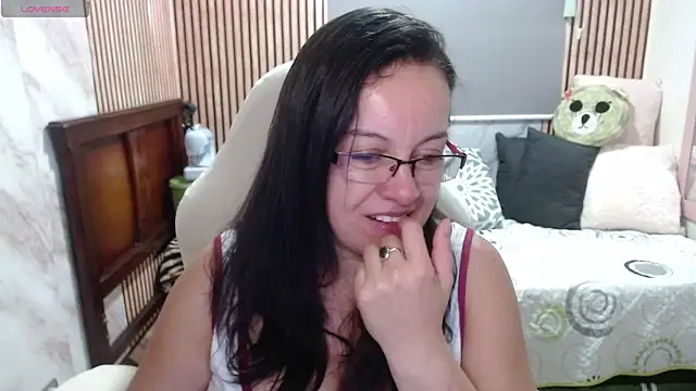 Snapshot of Sonialorens_ chatting on June 2026 09:20:02 PM Sonialorens online show from June 2026 09:20:02 PM