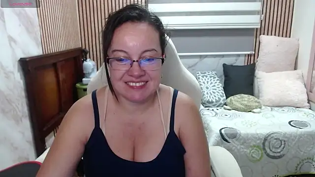 Snapshot of Sonialorens_ chatting on June 2026 11:10:01 PM Sonialorens online show from June 2026 11:10:01 PM