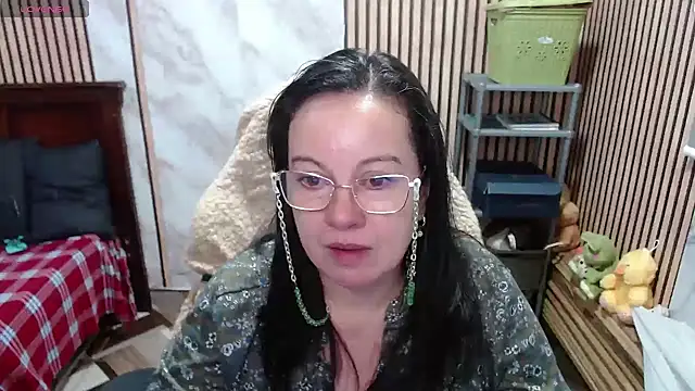Sonialorens  online show from March 2026 11:50:01 PM