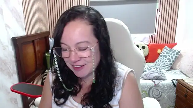 Snapshot of Sonialorens_ chatting on May 2026 03:04:01 PM Sonialorens online show from May 2026 03:04:01 PM
