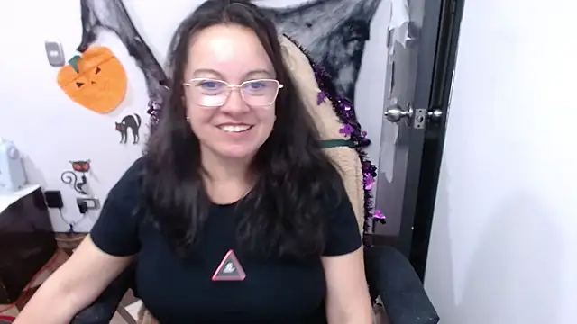 Sonialorens  online show from November 2025 11:21:02 PM