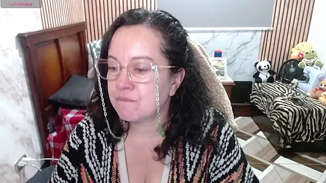 Sonialorens  online show from April 2026 04:00:02 PM