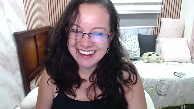 Snapshot of Sonialorens_ chatting on June 2026 03:57:02 PM Sonialorens online show from June 2026 03:57:02 PM