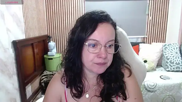 Snapshot of Sonialorens_ chatting on May 2026 04:38:01 PM Sonialorens online show from May 2026 04:38:01 PM