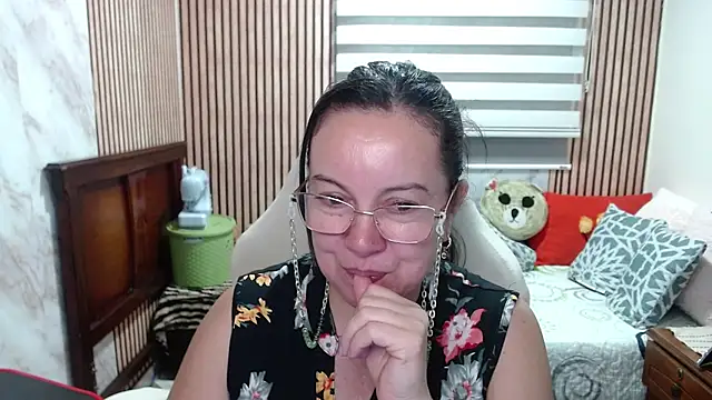Snapshot of Sonialorens_ chatting on May 2026 10:23:01 PM Sonialorens online show from May 2026 10:23:01 PM