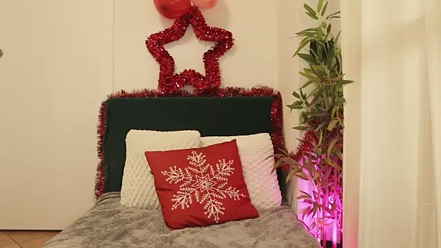 Snapshot of Luna_Riva chatting on December 2025 09:44:01 AM Luna Riva online show from December 2025 09:44:01 AM