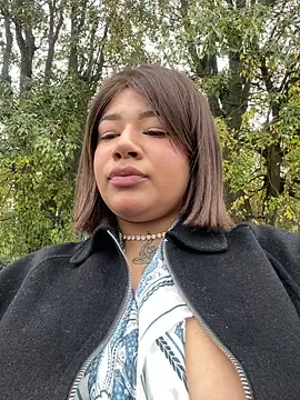 IamSashaLuv online show from November 2025 10:52:02 AM