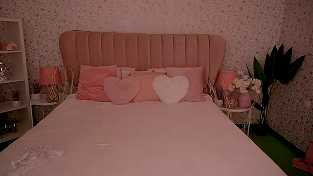 MirandaHobbs online show from October 2025 07:23:02 AM