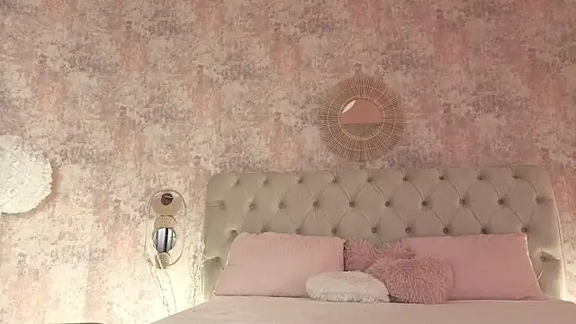 MirandaHobbs online show from November 2025 04:22:01 PM