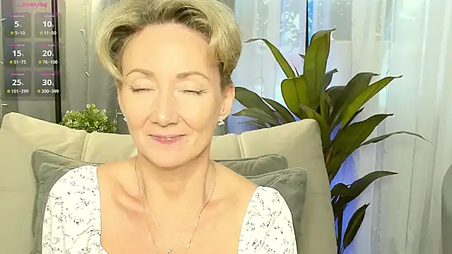 Snapshot of AkexandraFix chatting on September 2025 12:55:01 PM AkexandraFix online show from September 2025 12:55:01 PM