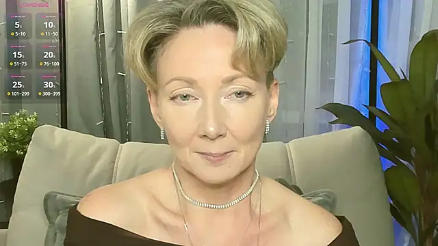 AkexandraFix online show from November 2025 01:00:02 PM