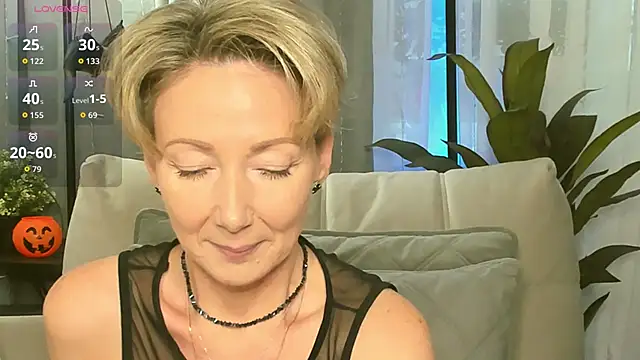 AkexandraFix online show from October 2025 01:08:01 PM