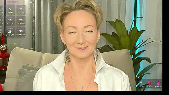 Snapshot of AkexandraFix chatting on December 2025 01:00:01 PM AkexandraFix online show from December 2025 01:00:01 PM