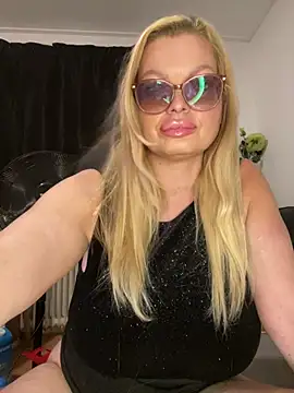 Snapshot of Lisavontease chatting on July 2026 10:29:01 PM Lisavontease online show from July 2026 10:29:01 PM