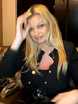 Snapshot of Lisavontease chatting on October 2025 03:19:01 AM Lisavontease online show from October 2025 03:19:01 AM