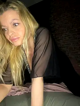 Snapshot of Lisavontease chatting on October 2025 04:03:02 AM Lisavontease online show from October 2025 04:03:02 AM